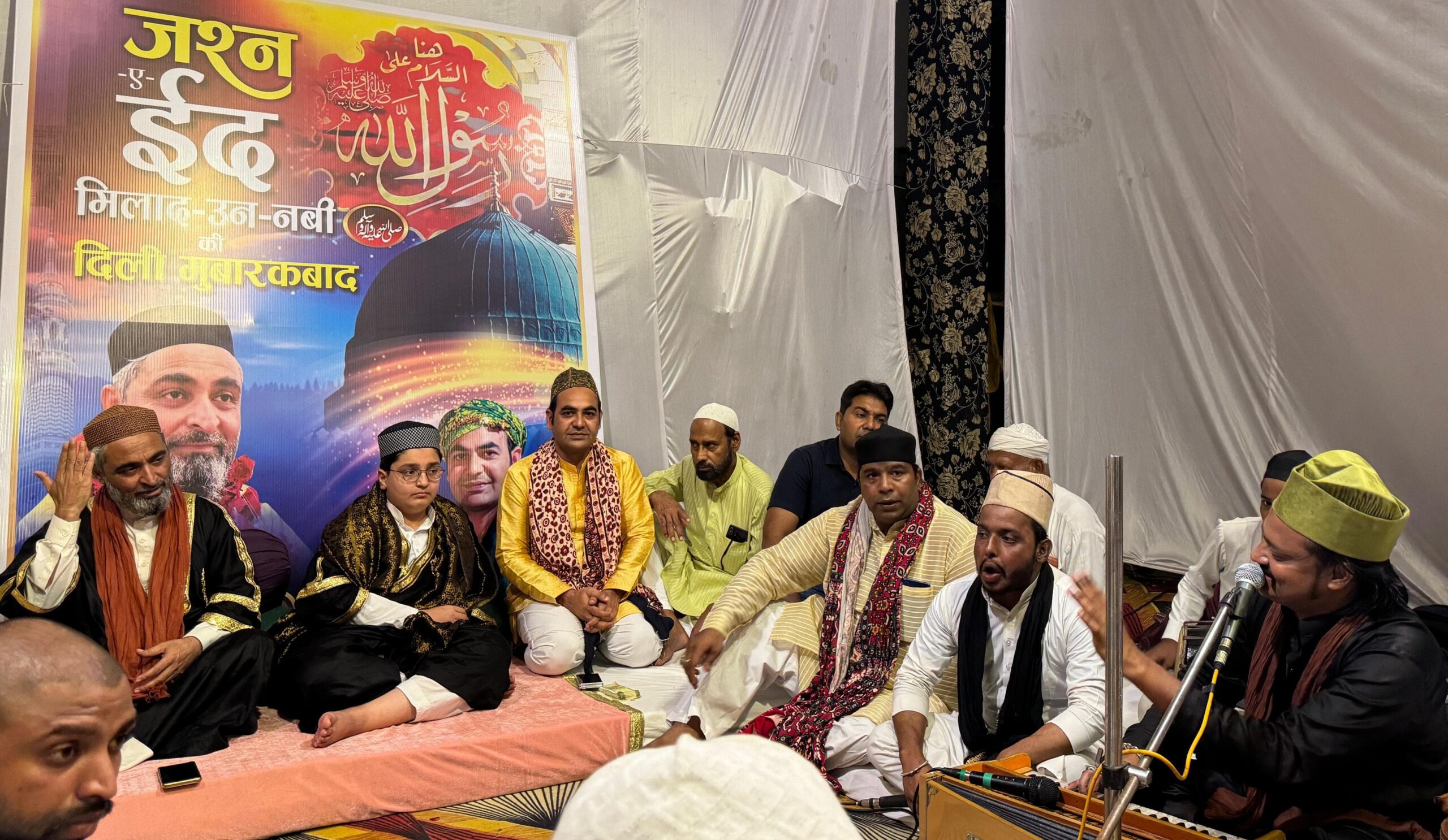 Roorkee: नाते पाक और महफ़िल ए समा का किया गया आयोजन, कुँवर शाहिद के आवास पर पैगम्बर मुहम्मद साहब के मूए मुबारक और हिन्द के राजा ख्वाजा मोइनुद्दीन चिश्ती गरीब नवाज की टोपी मुबारक की कराई जियारत