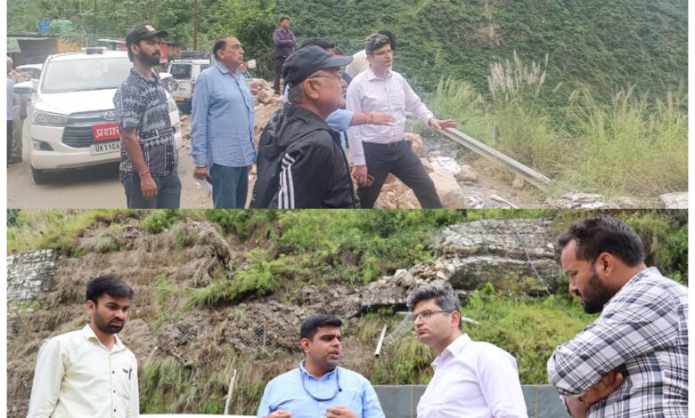 Uttarakhand: बद्रीनाथ हाईवे पर भूस्खलन प्रभावित क्षेत्रों का जिलाधिकारी संदीप तिवारी ने किया स्थलीय निरीक्षण