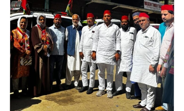 Election campaign: सपा प्रदेश महासचिव समीर आलम ने जम्मू कश्मीर की लोलब सीट से लड़ रहे सपा प्रत्याशी शादाब शाहीन के समर्थन में किया जनसंपर्क Election campaign: सपा प्रदेश महासचिव समीर आलम ने जम्मू कश्मीर की लोलब सीट से लड़ रहे सपा प्रत्याशी शादाब शाहीन के समर्थन में किया जनसंपर्क