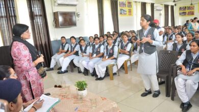 Uttarakhand: स्कूल छात्राओं ने कहा – बदमाश गंदे टिप्पणियां करते हैं, असुरक्षित स्थानों की पहचान के लिए कार्यशाला आयोजित