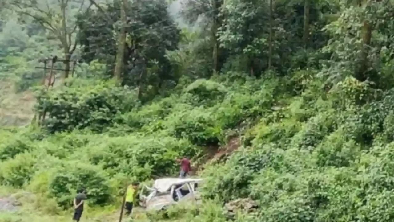 Rudraprayag Accident: बांसवाड़ा के पास वाहन खाई में गिरा, सात लोग घायल