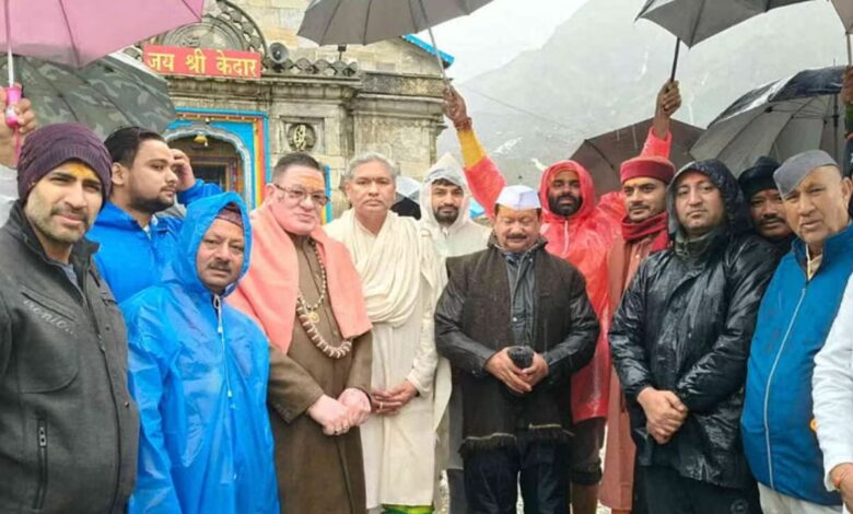 Congress Kedarnath Yatra: कांग्रेस की ‘केदारनाथ प्रतिष्ठा रक्षा यात्रा’ समाप्त, पूजा-अर्चना और जलाभिषेक के साथ संपन्न