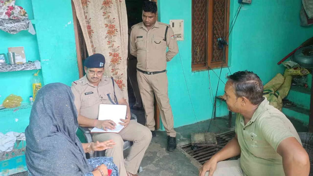 Roorkee: बहन के मोबाइल पर प्रेमी से बात करने से नाराज भाई ने गला काटकर हत्या की