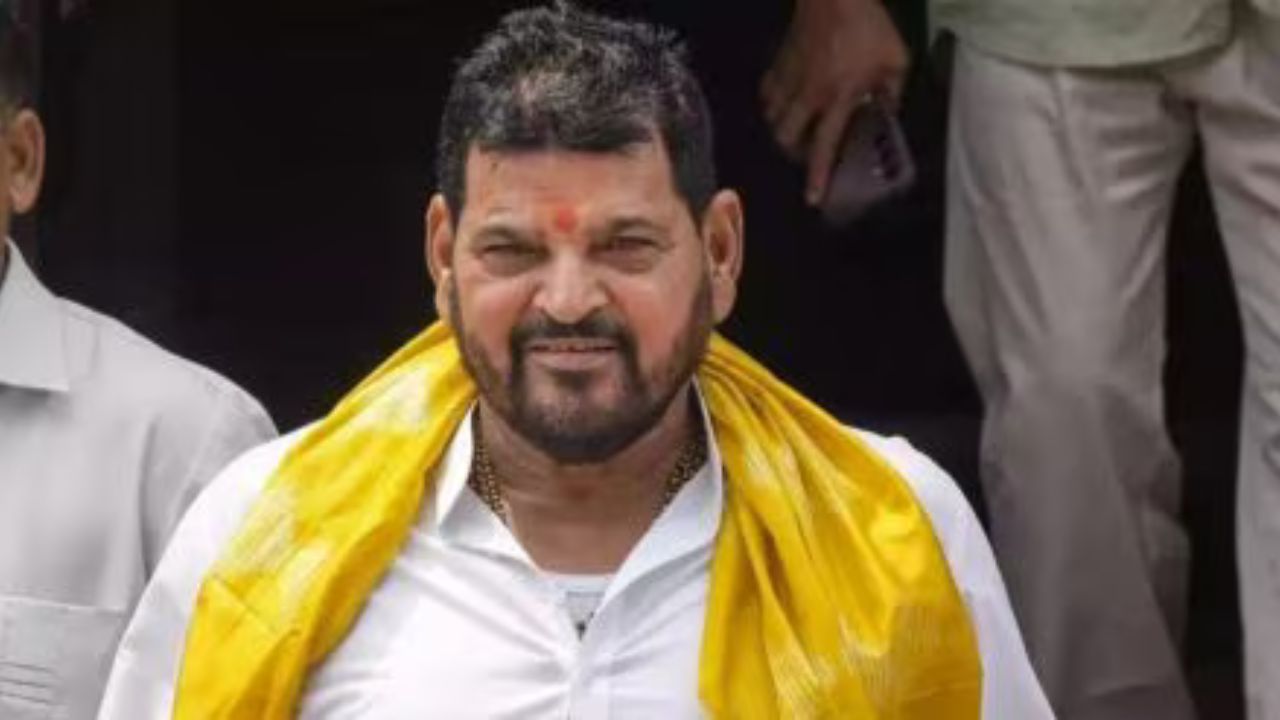 Brijbhushan Sharan Singh: भाजपा ने बृजभूषण शरण सिंह को विनेश फोगाट और बजरंग पुनिया पर बयानबाजी से रोका