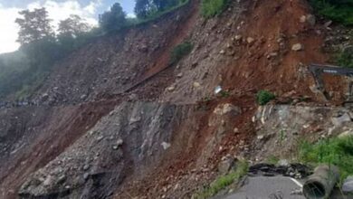 Uttarakhand: गंगोत्री-यमुनोत्री और बद्रीनाथ हाईवे पर भारी मलबा, वाहनों की लगी लंबी कतारें
