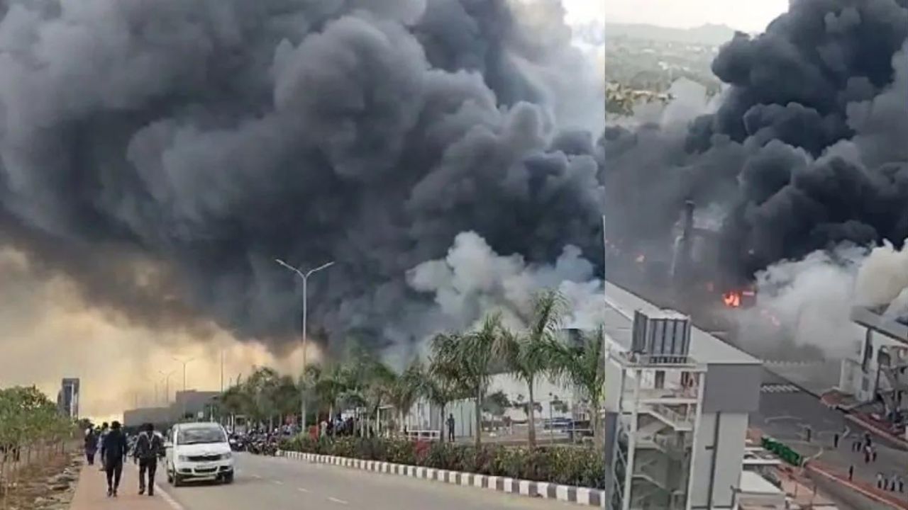 Massive fire in Tata factory: आसमान में धुएं के बादल, घटना की भयानक तस्वीरें देख कांप जाएगा दिल Massive fire in Tata factory: आसमान में धुएं के बादल, घटना की भयानक तस्वीरें देख कांप जाएगा दिल
