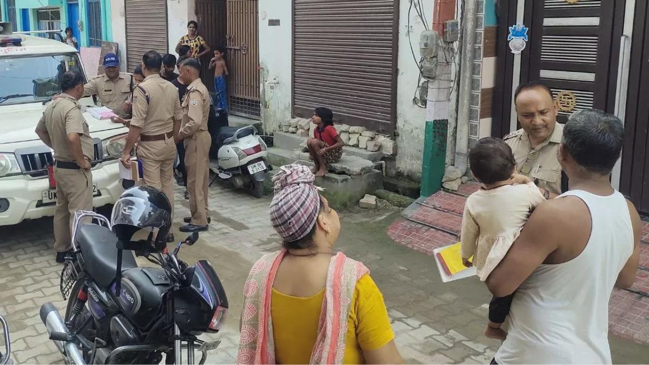 Uttarakhand: पुलिस ने कॉलोनियों में छापेमारी की, 19 मकान मालिकों के काटे चालान