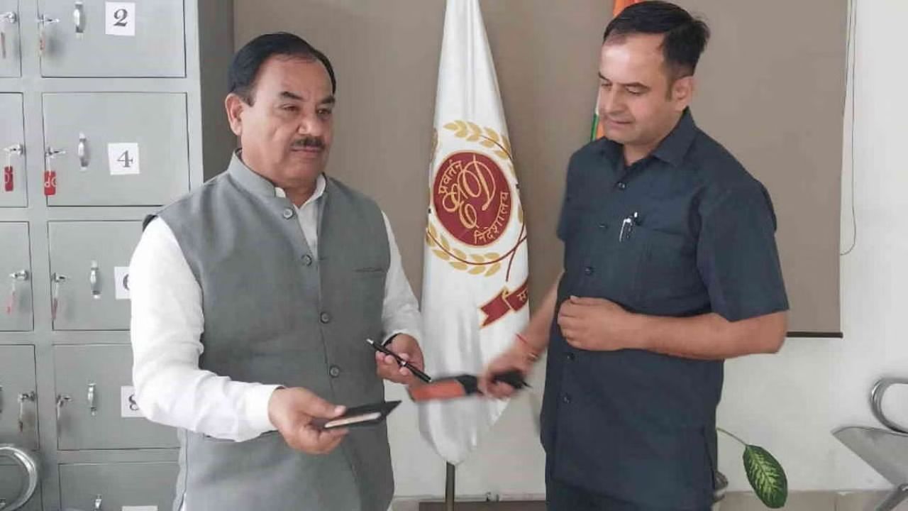 Uttarakhand: पूर्व मंत्री हरक सिंह रावत ED कार्यालय पहुंचे, पखरो रेंज घोटाले के मामले में पूछताछ के लिए बुलाया