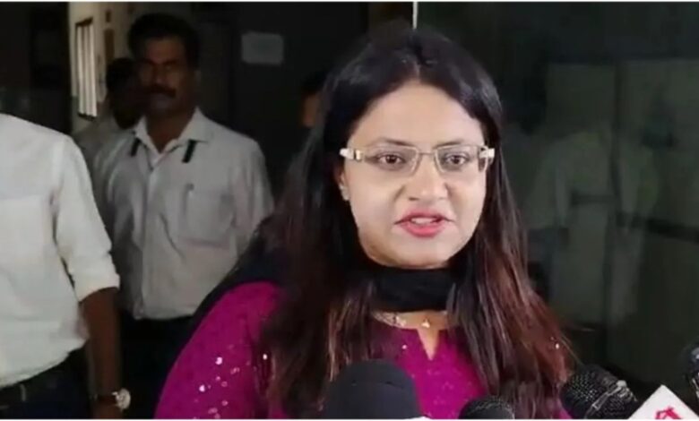 IAS Pooja Khedkar: पूर्व IAS पूजा खेड़कर की मुश्किलें बढ़ी, कोर्ट में फर्जी विकलांगता प्रमाणपत्र का खुलासा