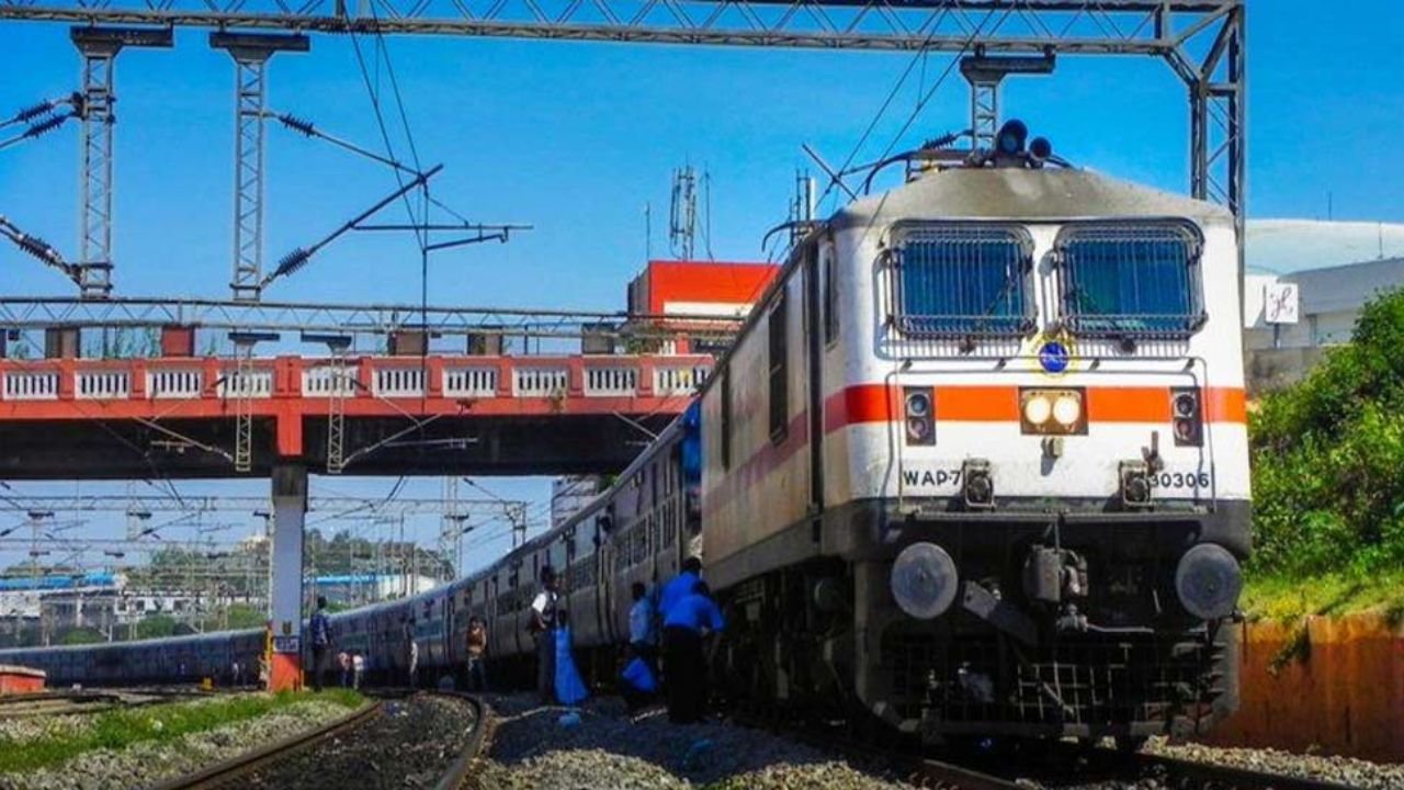 Pitri Chaya Express Train: अक्टूबर में मानसखंड की तर्ज पर चलने वाली पितृ छाया एक्सप्रेस, IRCTC की पहल Pitri Chaya Express Train: अक्टूबर में मानसखंड की तर्ज पर चलने वाली पितृ छाया एक्सप्रेस, IRCTC की पहल