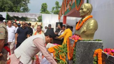 Uttarakhand: मुख्यमंत्री धामी ने कहा – गोलीबारी की पीड़ा कभी नहीं भूल सकते, शहीदों के परिवारों के दर्द को समझ सकते हैं