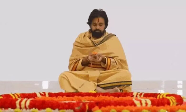 Andhra Pradesh: पवन कल्याण ने किया सनातन धर्म का समर्थन, मंदिर में किया शुद्धिकरण पूजन Andhra Pradesh: पवन कल्याण ने किया सनातन धर्म का समर्थन, मंदिर में किया शुद्धिकरण पूजन