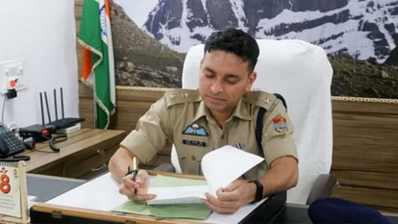 Haldwani News: एसएसपी पीएन मीणा ने आधी रात को की बड़ी कार्रवाई, 52 पुलिस अधिकारियों और कर्मियों का किया तबादला