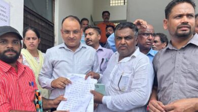 Har Ghar Nal Yojana: हर घर जल हर घर नल योजना में अधिकारियों की लापरवाही क्षेत्र वासियों को पड़ रही भारी, खामियों को लेकर पेयजल विभाग ऑफिस का  किया घेराव