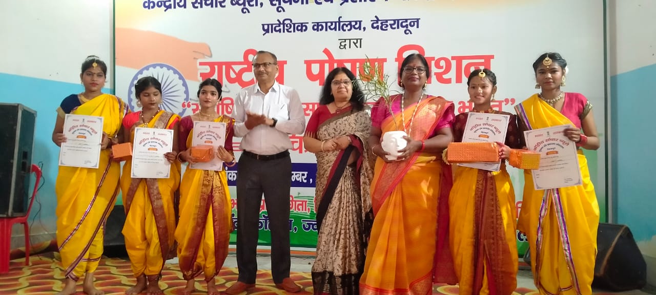 National Nutrition Mission: राष्ट्रीय पोषण मिशन के तहत शुरू हुई दृश्य चित्र प्रदर्शनी, जिला मुख्य शिक्षा अधिकारी ने किया शुभारंभ National Nutrition Mission: राष्ट्रीय पोषण मिशन के तहत शुरू हुई दृश्य चित्र प्रदर्शनी, जिला मुख्य शिक्षा अधिकारी ने किया शुभारंभ