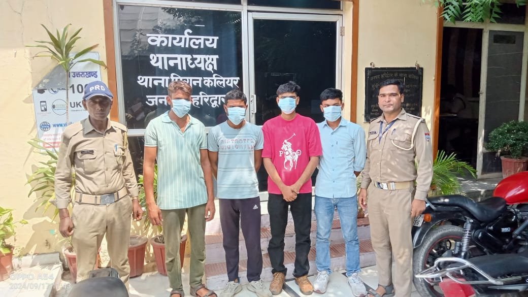 Urs mela: उर्स मेले के दौरान हरिद्वार पुलिस की कार्यवाही, दरगाह क्षेत्र से 5 हुड़दंगियों को हिरासत मे लिया Urs mela: उर्स मेले के दौरान हरिद्वार पुलिस की कार्यवाही, दरगाह क्षेत्र से 5 हुड़दंगियों को हिरासत मे लिया