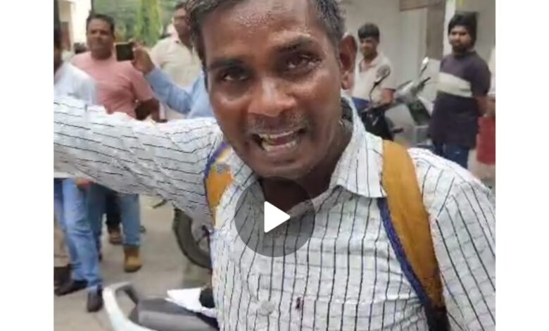 Viral video: सत्ता पक्ष में है तो ज्ञापन देने की क्या है जरूरत, बेरोजगार युवक ने जमकर निकली बढ़ास, वायरल हो रही वीडियोl