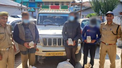 Uttarakhand; 5 पेटी अवैध अंग्रेजी शराब के साथ 3  गिरफ्तार