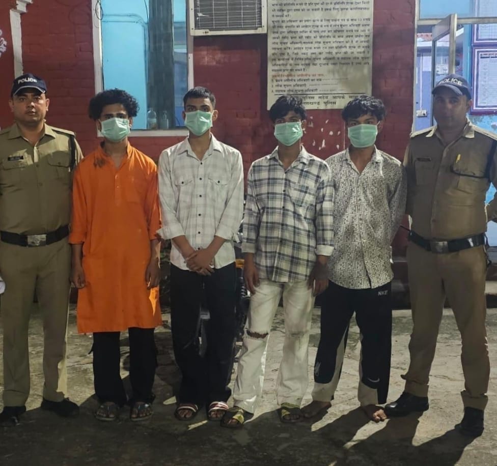 Haridwar: रामलीला पंडाल के बाहर हुए विवाद मामले मे पुलिस द्वारा 4 आरोपी दबोचे, 7 नाबालिकों को लिया संरक्षण मे, अन्य की तलाश जारी Haridwar: रामलीला पंडाल के बाहर हुए विवाद मामले मे पुलिस द्वारा 4 आरोपी दबोचे, 7 नाबालिकों को लिया संरक्षण मे, अन्य की तलाश जारी