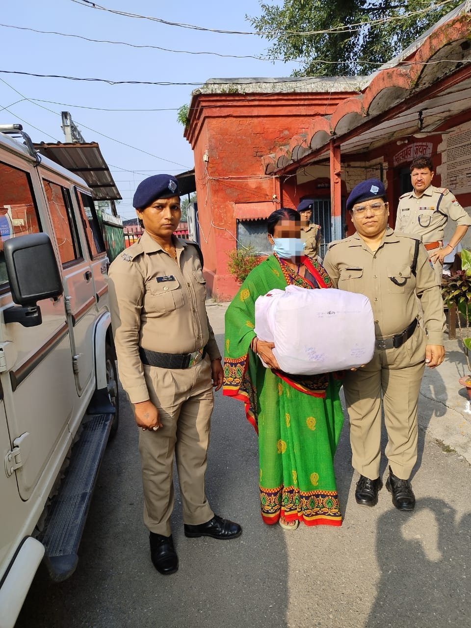 Dehradun: ट्रेन से आयी बिहार की महिला 10 किलो गांजा के साथ गिरफ्तार Dehradun: ट्रेन से आयी बिहार की महिला 10 किलो गांजा के साथ गिरफ्तार