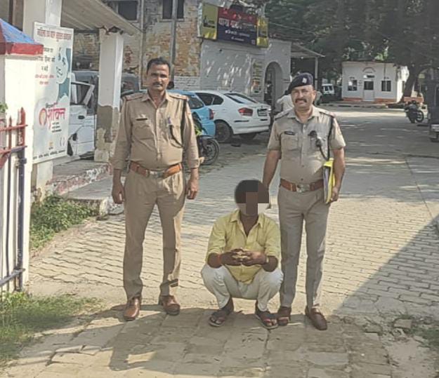 Uttarakhand: 29 वर्षों से फरार 10 हजार का इनामी आरोपी को पिथौरागढ़ पुलिस ने किया गिरफ्तार Uttarakhand: 29 वर्षों से फरार 10 हजार का इनामी आरोपी को पिथौरागढ़ पुलिस ने किया गिरफ्तार