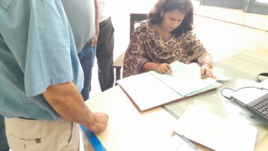 Haridwar: जिलाधिकारी के निर्देश पर विभिन्न कार्यालयों में छापामारी, मचा हड़कंप