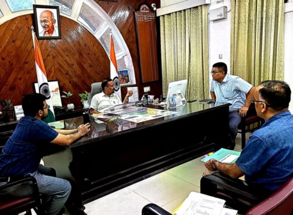 Haridwar: जिलाधिकारी ने राजस्व वसूली को लेकर ली बैठक, दिए निर्देश, राजस्व वृद्धि हेतु अधिकारी पूरी तन्मयता से करें कार्य Haridwar: जिलाधिकारी ने राजस्व वसूली को लेकर ली बैठक, दिए निर्देश, राजस्व वृद्धि हेतु अधिकारी पूरी तन्मयता से करें कार्य