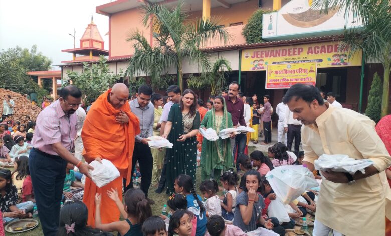 Roorkee: जीवनदीप आश्रम में 1100 कन्याओं का किया गया पूजन, बोले स्वामी यतीश्वरानंद कन्या पूजन से नारी शक्ति का होता है सम्मान