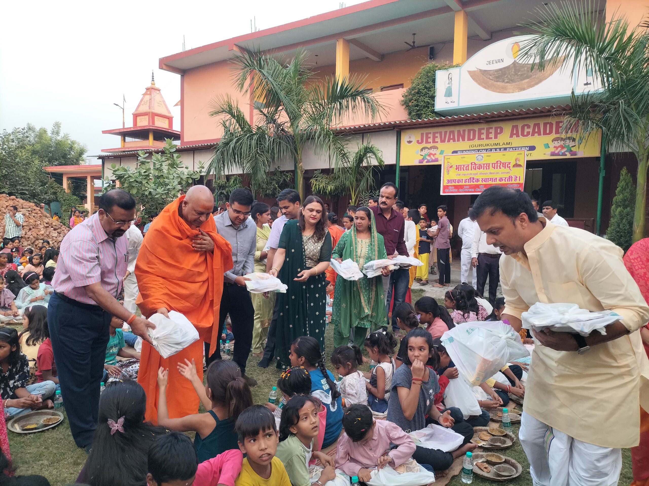 Roorkee: जीवनदीप आश्रम में 1100 कन्याओं का किया गया पूजन, बोले स्वामी यतीश्वरानंद कन्या पूजन से नारी शक्ति का होता है सम्मान Roorkee: जीवनदीप आश्रम में 1100 कन्याओं का किया गया पूजन, बोले स्वामी यतीश्वरानंद कन्या पूजन से नारी शक्ति का होता है सम्मान