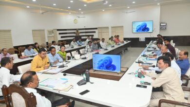 Haridwar: मैन्युअल स्कैवेंजर्स के संबंध में जिला अधिकारी ने स्वच्छकार विमुक्ति की ली बैठक, स्वच्छता कर्मियों को सेफ्टी किट देने के दिए निर्देश