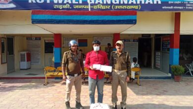 Roorkee: फर्जी दस्तावेज तैयार करने के आरोप मे नाइस कंप्यूटर का स्वामी गिरफ्तार, लैपटॉप, स्कैनर, लेमिनेशन मशीन, सील सर्वे मुहर, फर्जी अंकतालिका बरामद
