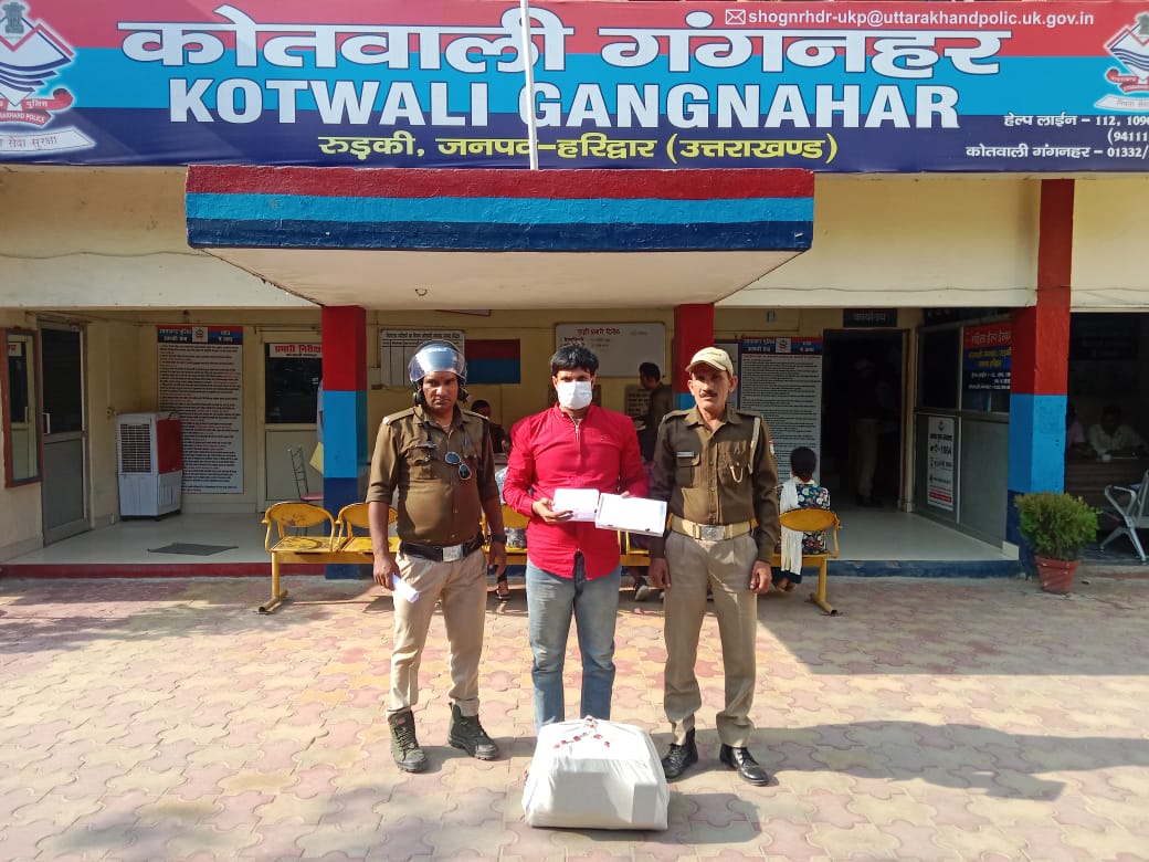 Roorkee: फर्जी दस्तावेज तैयार करने के आरोप मे नाइस कंप्यूटर का स्वामी गिरफ्तार, लैपटॉप, स्कैनर, लेमिनेशन मशीन, सील सर्वे मुहर, फर्जी अंकतालिका बरामद