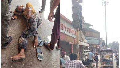 Roorkee: रेड लाइट पोल पर पेंट करता मजदूर गिरा सड़क पर, घायल