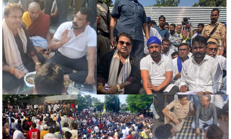 Haridwar: माधोपुर व शांतरशाह प्रकरण को लेकर नगीना सांसद व खानपुर विधायक भारी समर्थकों के साथ पहुंचे रोशनाबाद, दिया धरना