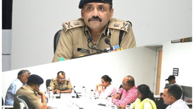 Dehradun: गृह मंत्री के भ्रमण कार्यक्रम की तैयारियों को लेकर डीजीपी ने ली वरिष्ठ पुलिस अधिकारियों की बैठक, दिए दिशा निर्देश