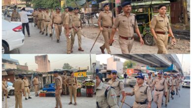 Laksar: पुलिस द्वारा कस्बा लक्सर में पैदल गश्त,  अवैध अतिक्रमण व बिना नम्बर की मोटर साईकिल चालकों के खिलाफ की कार्यवाही