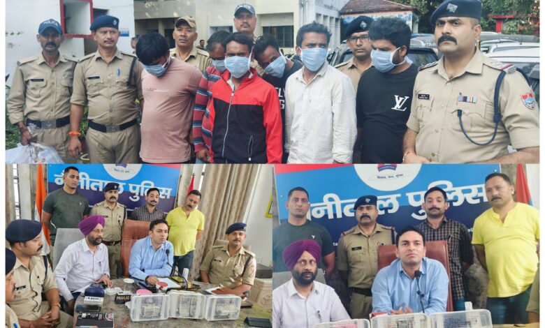 Nainital: नकली नोट चलाने वाले गिरोह का पर्दाफाश, 500 रुपये के लाखों के नकली नोट के साथ 6 गिरफ्तार Nainital: नकली नोट चलाने वाले गिरोह का पर्दाफाश, 500 रुपये के लाखों के नकली नोट के साथ 6 गिरफ्तार