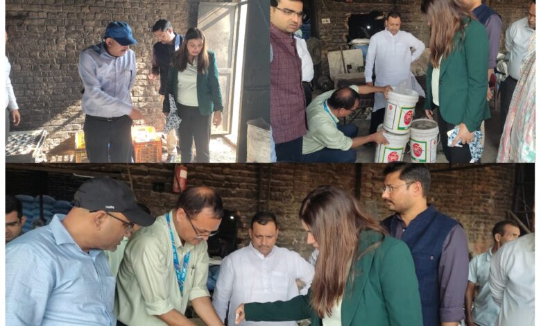 Haridwar: अपर सचिव स्वास्थ्य के नेतृत्व में एफडीए हरिद्वार टीम का मिठाई निर्माण इकाई का निरीक्षण