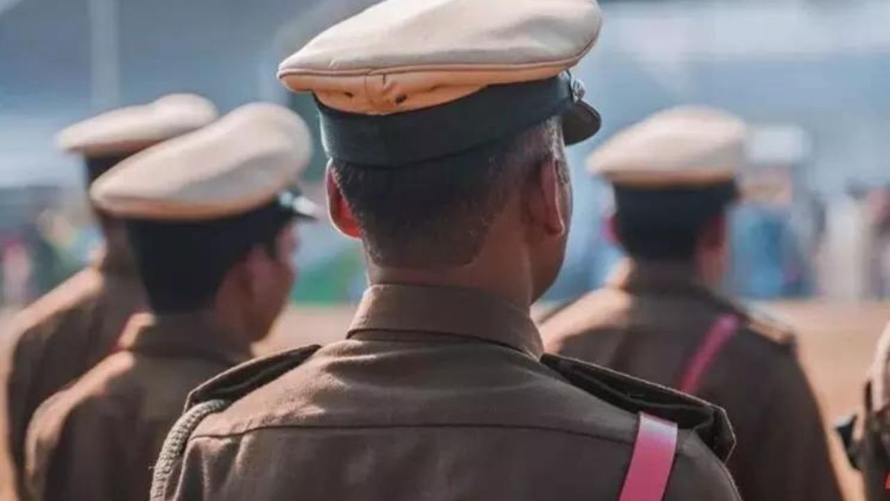 Uttarakhand Crime News: उत्तराखंड में बिना सत्यापन रह रहे संदिग्ध परिवारों को पुलिस ने हिरासत में लिया, पूछताछ जारी
