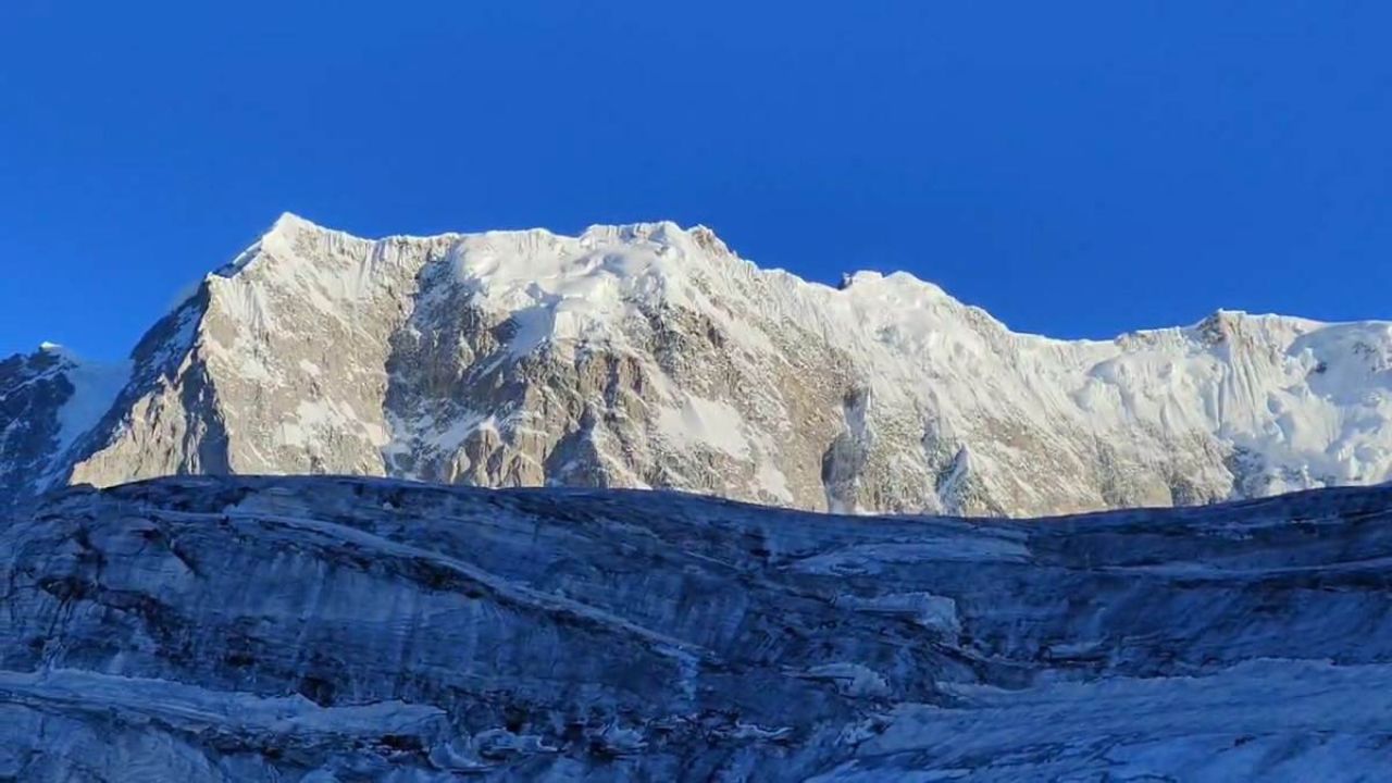 Uttarakhand: विदेशी पर्वतारोही दल चौखंभा पर्वत पर फंसा, हेलीकॉप्टर रेस्क्यू ऑपरेशन की तैयारी