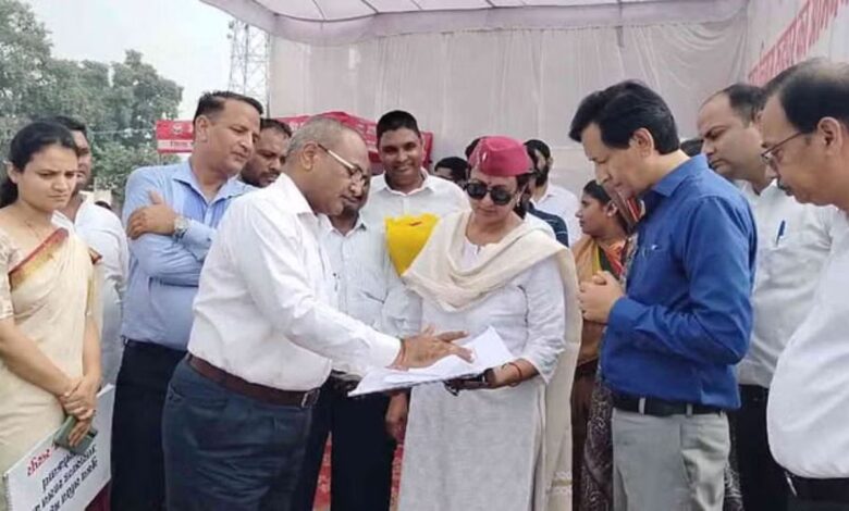 Uttarakhand: मुख्य सचिव राधा रतूड़ी पहुंचीं रुद्रपुर, कहा- राज्य में बनेगा सख्त भू-कानून Uttarakhand: मुख्य सचिव राधा रतूड़ी पहुंचीं रुद्रपुर, कहा- राज्य में बनेगा सख्त भू-कानून