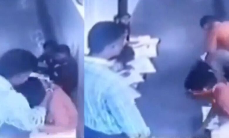 Telangana: टीचर का छठी कक्षा के छात्र से अमानवीय व्यवहार का मामला; CCTV में कैद हुई बेरहमी Telangana: टीचर का छठी कक्षा के छात्र से अमानवीय व्यवहार का मामला; CCTV में कैद हुई बेरहमी