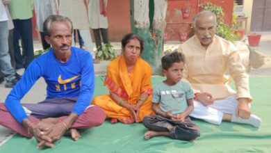 Udham Singh Nagar: श्रमिकों को वेतन दिलाने के लिए पुलिस थाने में धरने पर बैठे भाजपा विधायक