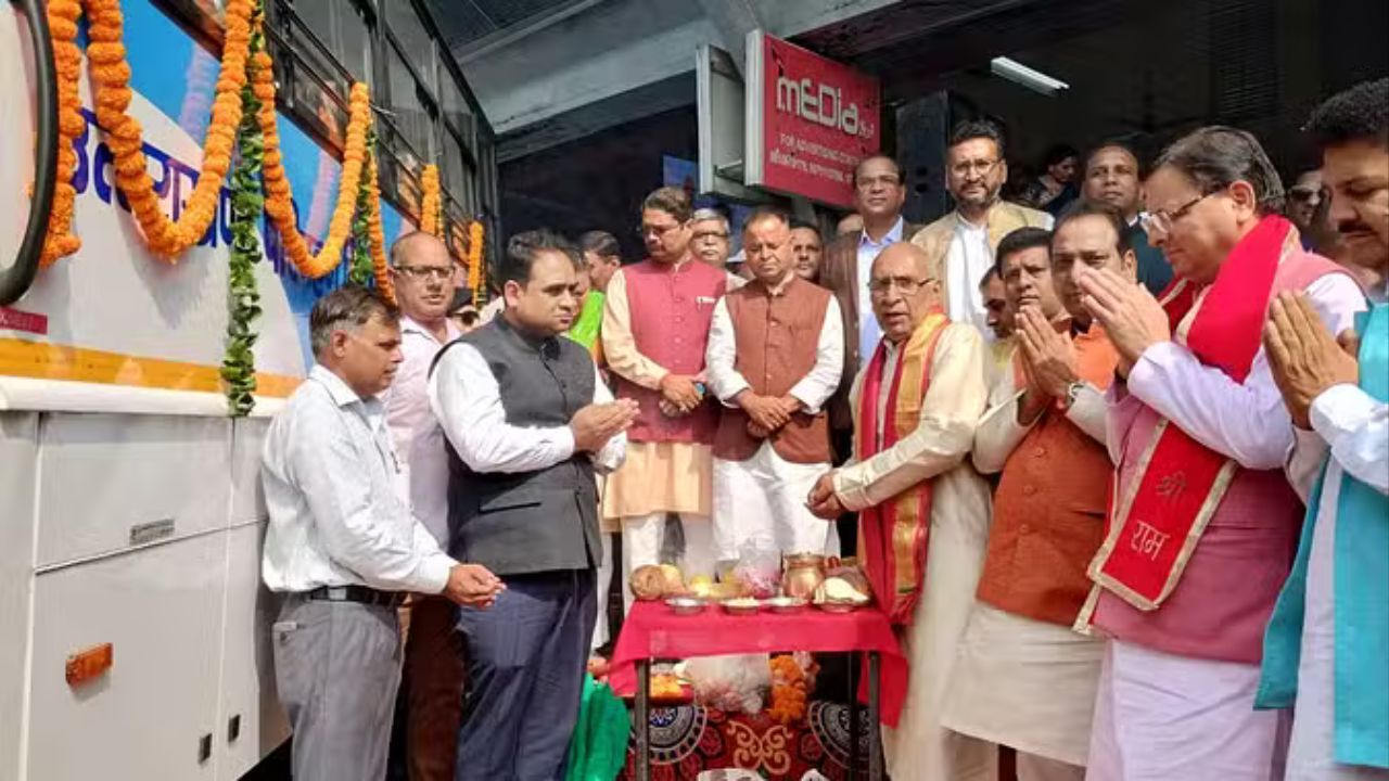 Uttarakhand: उत्तराखंड में परिवहन के क्षेत्र में बड़ी सफलता, 130 नई बसें हुईं शामिल, मुख्यमंत्री धामी ने किया उद्घाटन