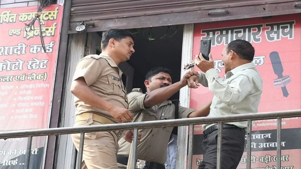 Haldwani: प्रशासन और कब्जेदार के बीच झगड़ा, व्यापारी ने कहा- “अगर दुकान तोड़ी गई तो मैं जहर खा लूंगा”