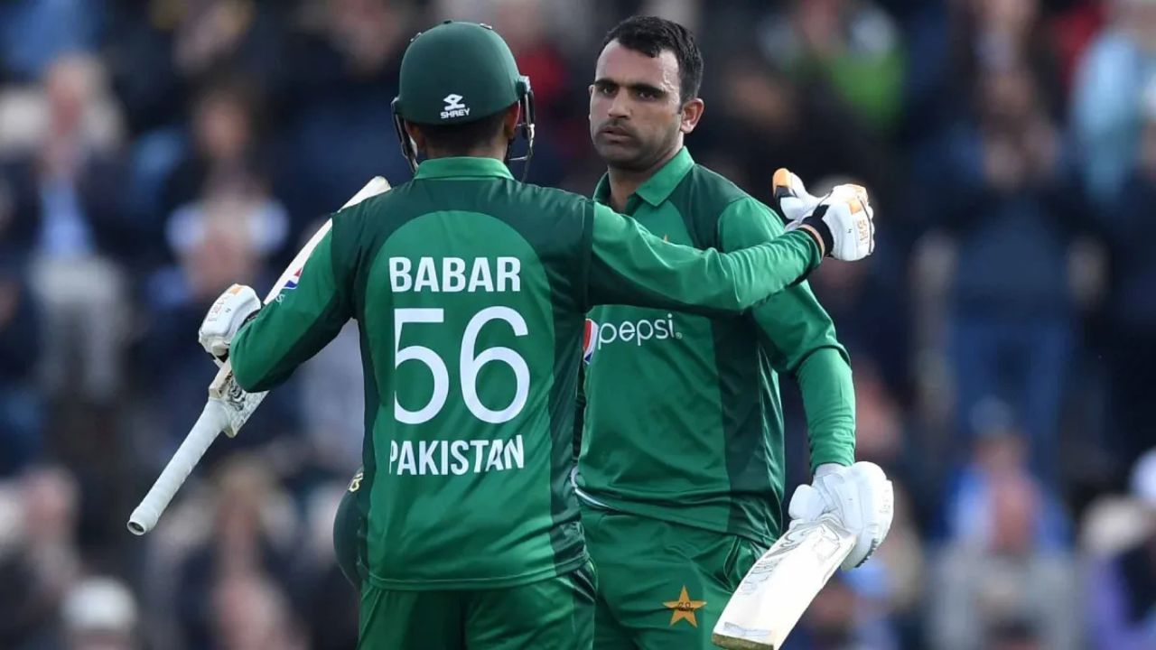 Pakistan Cricket Team: क्या फखर जमान ने बाबर का समर्थन करके गलती की? केंद्रीय अनुबंध और टीम से हुए बाहर