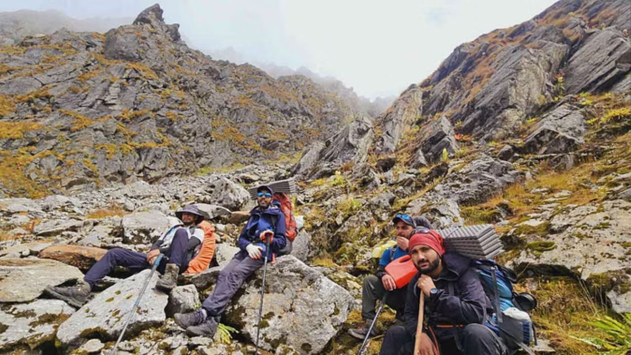 Rudraprayag: युवाओं ने मद्महेश्वर घाटी में 78 किमी लंबा ट्रैकिंग रूट खोजा, डिजिटल मानचित्र और तस्वीरें कीं तैयार Rudraprayag: युवाओं ने मद्महेश्वर घाटी में 78 किमी लंबा ट्रैकिंग रूट खोजा, डिजिटल मानचित्र और तस्वीरें कीं तैयार