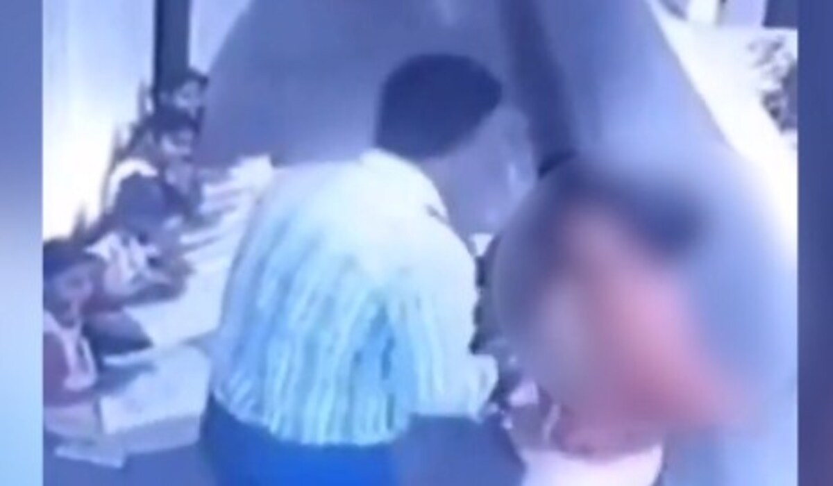 Telangana: टीचर का छठी कक्षा के छात्र से अमानवीय व्यवहार का मामला; CCTV में कैद हुई बेरहमी