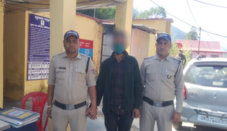 Uttarakhand: एक लाख की 864 ग्राम अवैध अफीम के साथ 1 तस्कर गिरफ्तार Uttarakhand: एक लाख की 864 ग्राम अवैध अफीम के साथ 1 तस्कर गिरफ्तार