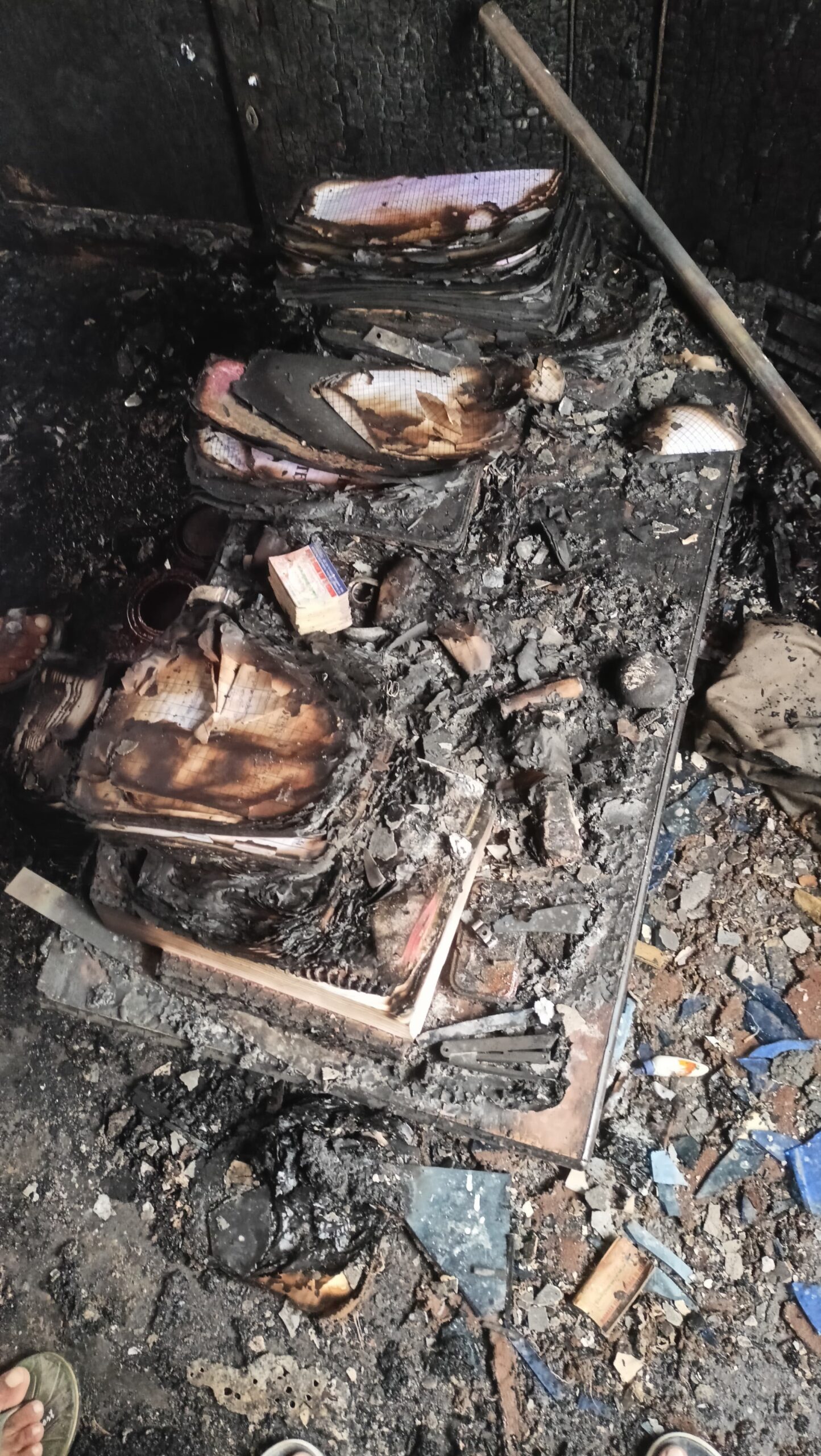 Roorkee: संदिग्ध परिस्थितियों में मदरसे में लगी आग, लाखों का सामान जलकर हुआ राख, आग बुझाने के प्रयास में मदरसा प्रबंधक भी झुलसे